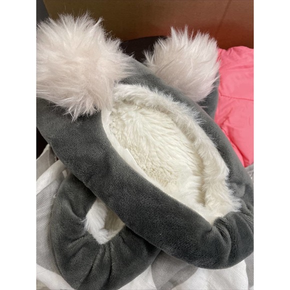 Gray Furry Slip On Soft Plush Slippers w PomPom Sz S/M Bluestar Clothing - Picture 2 of 7
